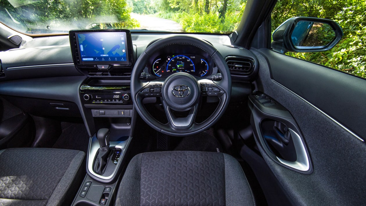 Toyota Yaris Cross hybrid interior, dashboard & comfort 2024